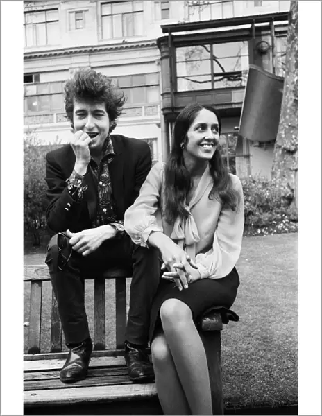 American folk singers Bob Dylan and Joan Baez pictured in the Savoy Gardens