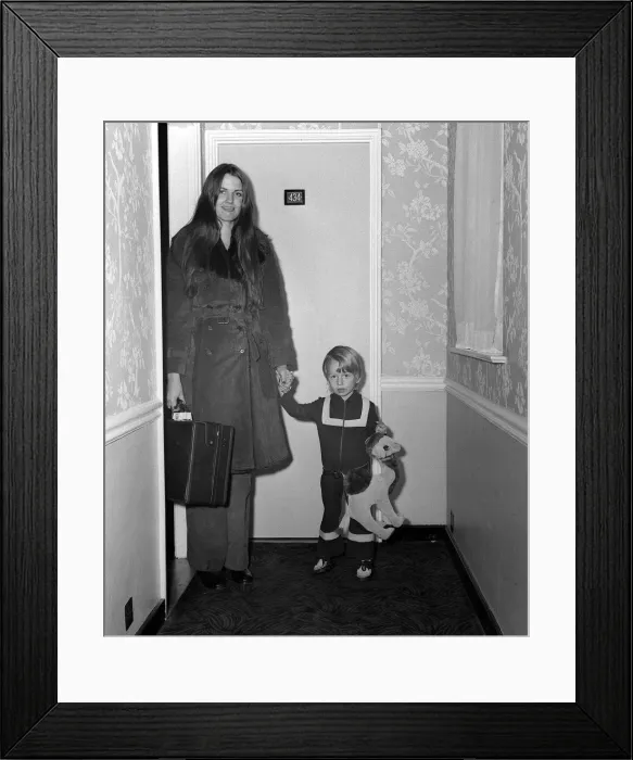 Framed Print : Roy Orbisons wife Barbara Anne Marie his son Wesley Oct 1973