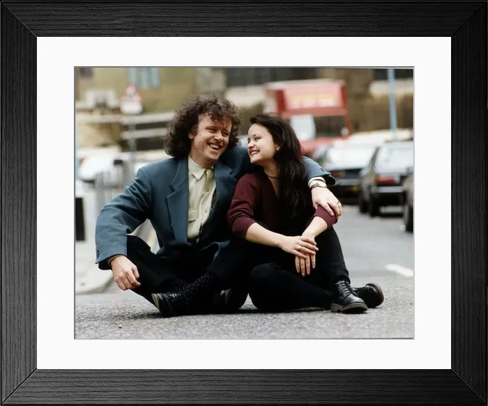 Framed Print : Donovan Pop Star of the 60s with his daughter Singer Astrella Celeste sits on the road Framed Print : Donovan Pop Star of the 60s with his daughter Singer Astrella Celeste sits on the road