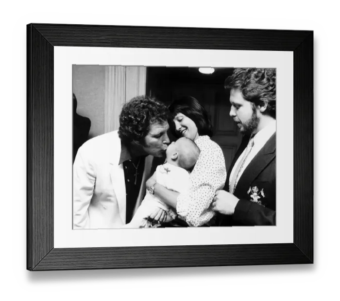 Framed Print : Tom Jones with his son, Mark his daughter in-law Donna and his grand son Alexander in Framed Print : Tom Jones with his son, Mark his daughter in-law Donna and his grand son Alexander in