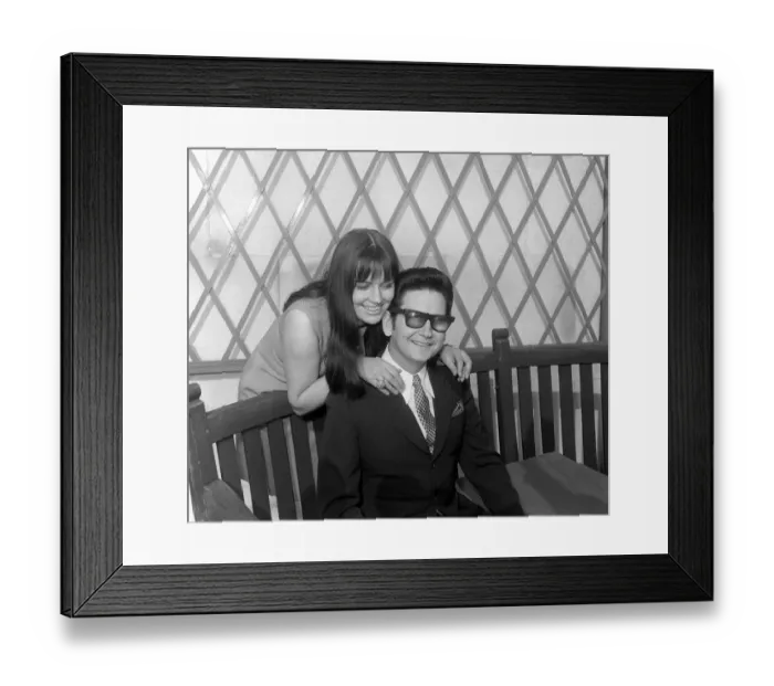Framed Print : Roy Orbison with his new wife Barbara AnneMarie April 1969 in London Framed Print : Roy Orbison with his new wife Barbara AnneMarie April 1969 in London