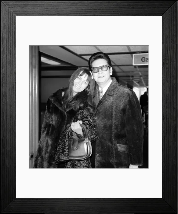 Framed Print : Roy Orbison with his wife Barbara Anne Marie April 1969 at Heathrow Airport Framed Print : Roy Orbison with his wife Barbara Anne Marie April 1969 at Heathrow Airport