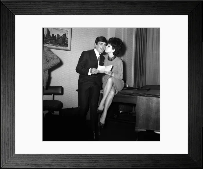 Framed Print : Singer Dave Clarke with British female singer Susan Maughan. 16th December 1963