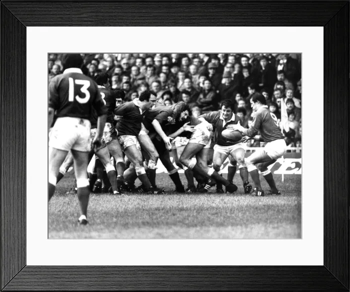 Framed Print : Sport - Rugby - Wales v France - 1982 - Steve Sutton smuggles the ball out to Terry