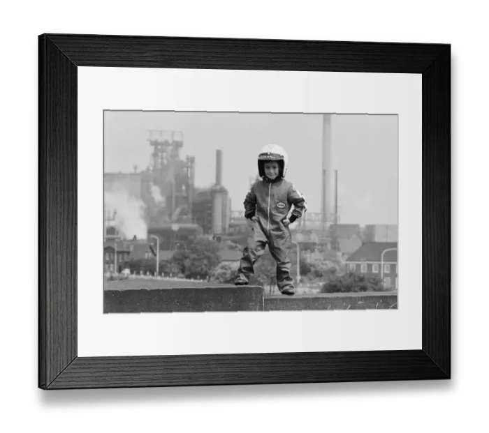 Framed Print : Four year old Jarno Barratt of Corby, Northamptonshire, in his motorcycle outfit which he Framed Print : Four year old Jarno Barratt of Corby, Northamptonshire, in his motorcycle outfit which he