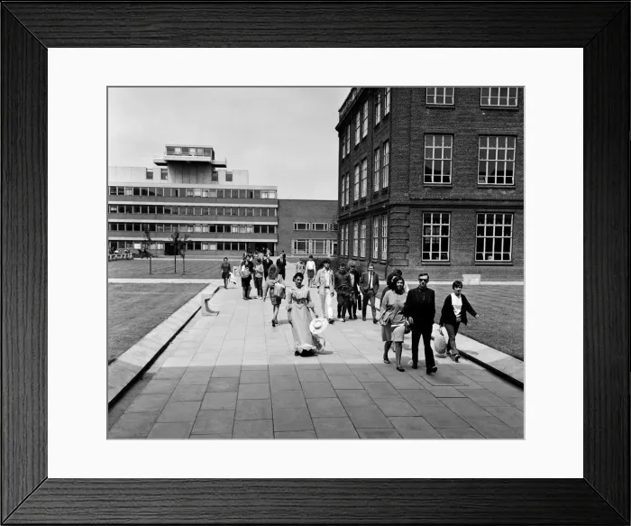 Framed Print : Hull street scene. 15th June 1967 Framed Print : Hull street scene. 15th June 1967