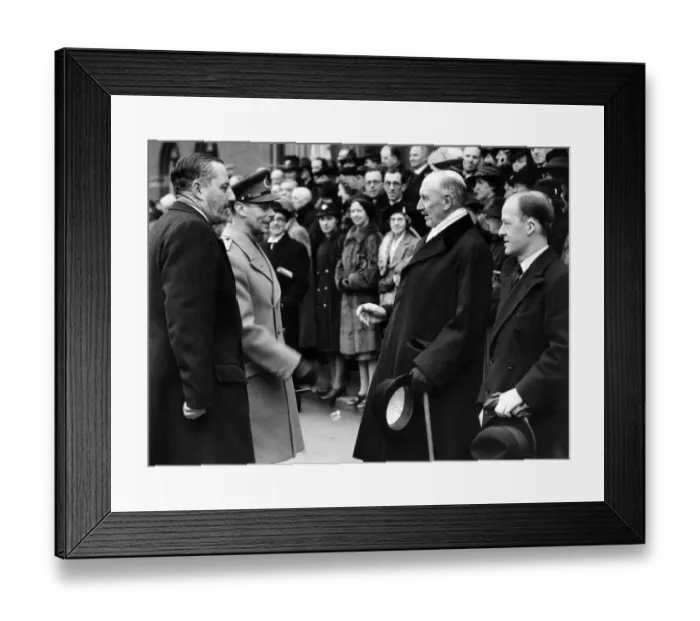 Framed Print : King George VI and the Queens visit to Nuneaton. Seen here chatting with Sir William Framed Print : King George VI and the Queens visit to Nuneaton. Seen here chatting with Sir William
