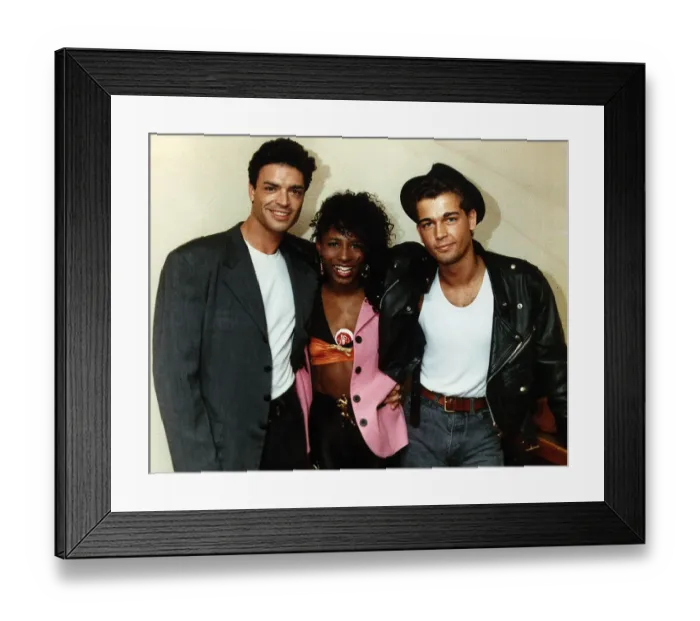 Framed Print : Sinitta pop singer woman with friends Dbase Framed Print : Sinitta pop singer woman with friends Dbase