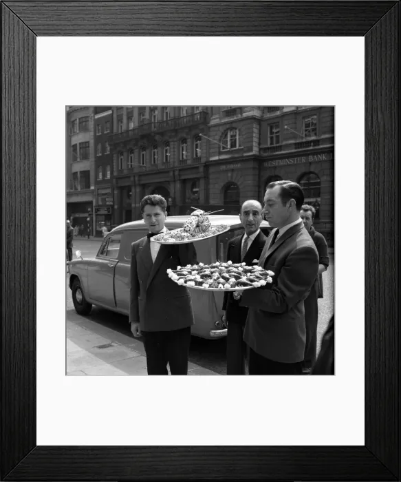 Framed Print : Restaurant men from the Caprice on their way to the Law Courts to serve lunch to Framed Print : Restaurant men from the Caprice on their way to the Law Courts to serve lunch to