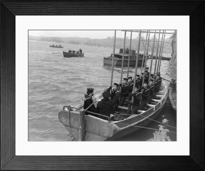 Framed Print : Chinese sailors train with Royal Navy at Devonport. February 1947 006806  /  5