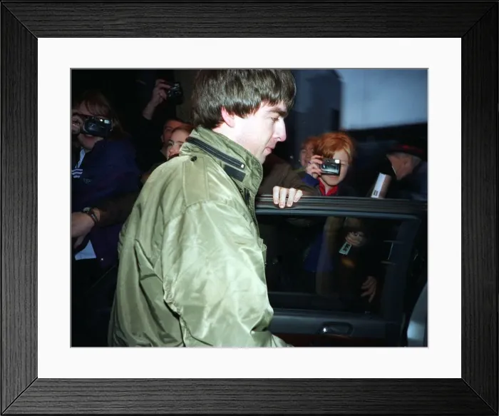 Framed Print : Noel Gallagher Oasis Glasgow December 1997 leaves the Hilton Hotel on way to the second Framed Print : Noel Gallagher Oasis Glasgow December 1997 leaves the Hilton Hotel on way to the second