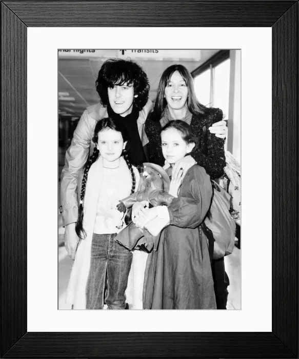 Framed Print : Donovan Scottish pop singer folk and family 1982 Framed Print : Donovan Scottish pop singer folk and family 1982