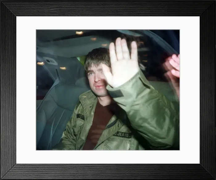 Framed Print : Noel Gallagher Oasis Glasgow December 1997 leaves the Hilton Hotel on way to the second Framed Print : Noel Gallagher Oasis Glasgow December 1997 leaves the Hilton Hotel on way to the second