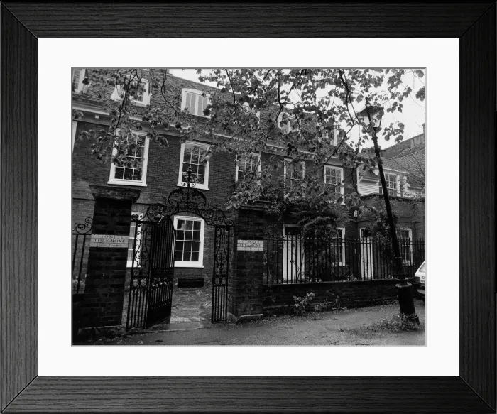 Framed Print : Sting singer with pop group Police aka Gordon Sumner 1985 Stings London home in Framed Print : Sting singer with pop group Police aka Gordon Sumner 1985 Stings London home in