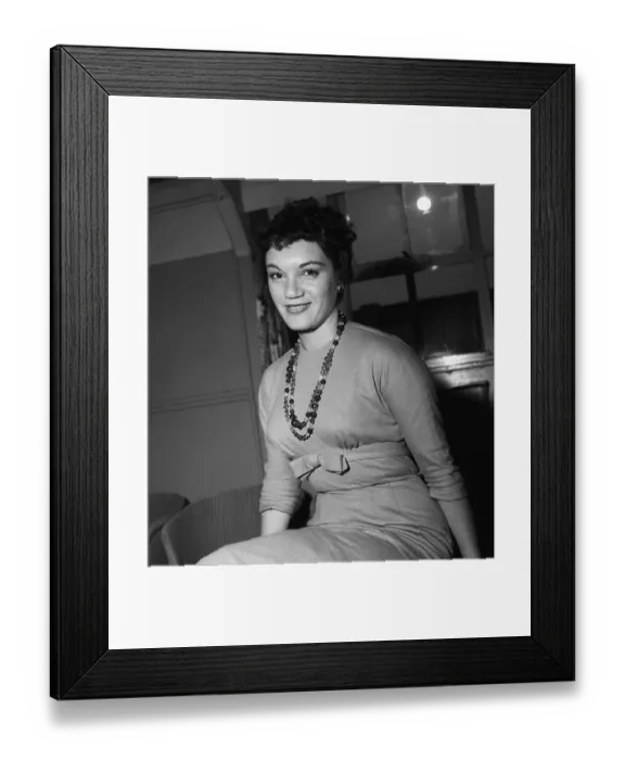 Framed Print : Singer Connie Francis at London Airport. 14th August 1958