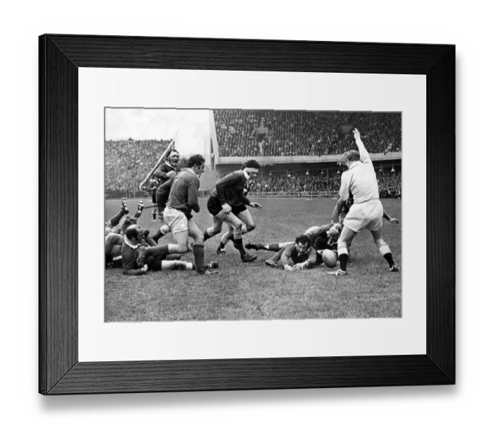 Framed Print : Wales v Ireland - 1971 - Rugby Gareth Edwards scores the first of his two tries Framed Print : Wales v Ireland - 1971 - Rugby Gareth Edwards scores the first of his two tries