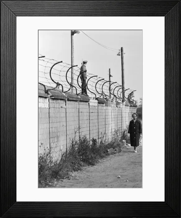 Framed Print : Views of the Berlin Wall with soldiers patrolling. October 1961 Framed Print : Views of the Berlin Wall with soldiers patrolling. October 1961
