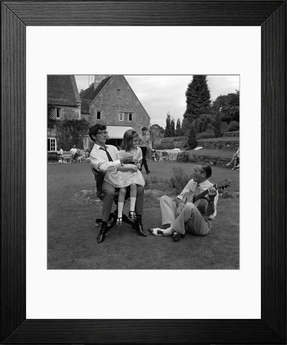 Framed Print : Freddie and the Dreamers met the Marquess of Bath when they gave a show at Longleat