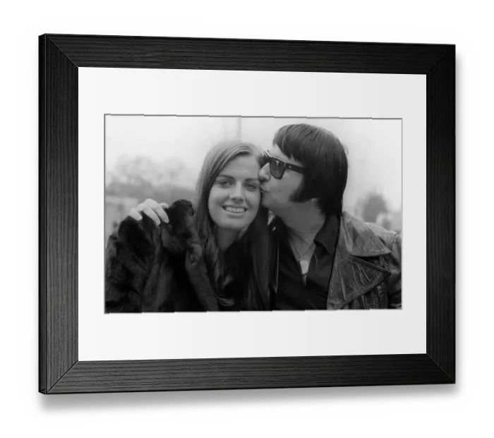 Framed Print : Roy Orbison kissing his wife Barbara Anne Marie April 1970 Framed Print : Roy Orbison kissing his wife Barbara Anne Marie April 1970