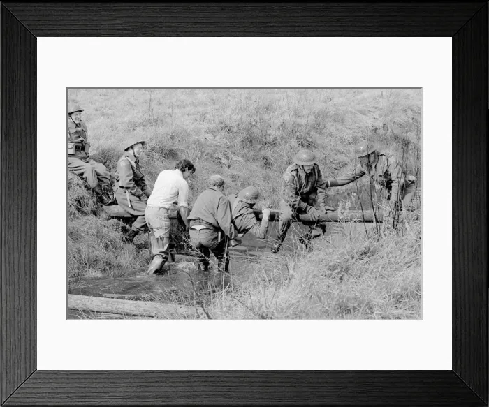 Framed Print : Dads Army Actor Arthur Lowe right who plays captain Mannering in the BBC TV Framed Print : Dads Army Actor Arthur Lowe right who plays captain Mannering in the BBC TV