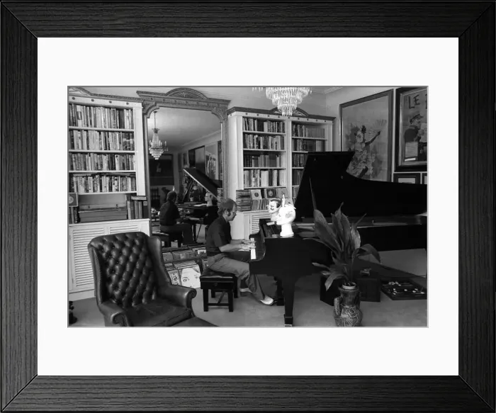 : Sir Elton John in his new £50, 000 mansion in Camberley : Sir Elton John in his new £50, 000 mansion in Camberley