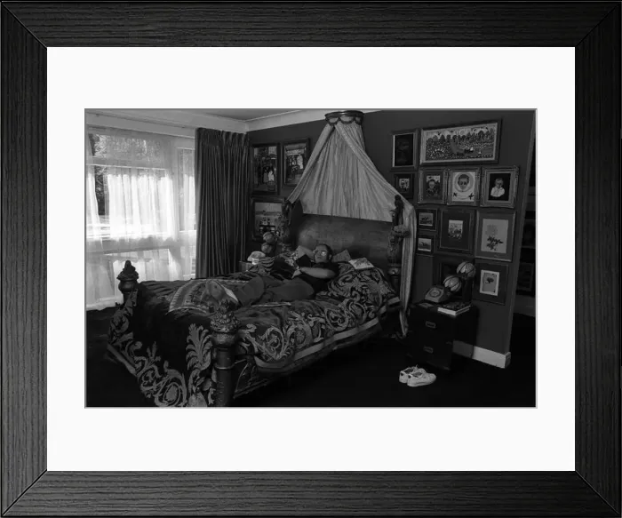 : Sir Elton John in his new £50, 000 mansion in Camberley, Surrey : Sir Elton John in his new £50, 000 mansion in Camberley, Surrey