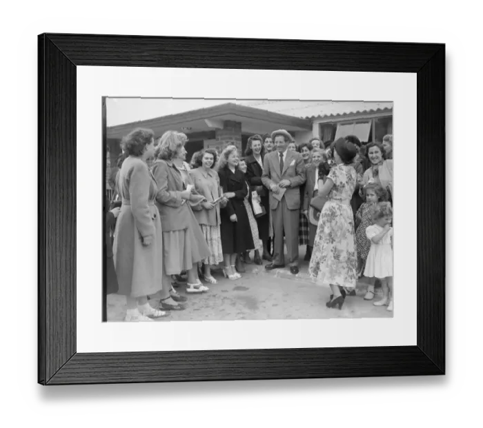 Framed Print : Danny Kaye at London Airport. 7 / 7 / 1949 019089 / 4 Framed Print : Danny Kaye at London Airport. 7 / 7 / 1949 019089 / 4