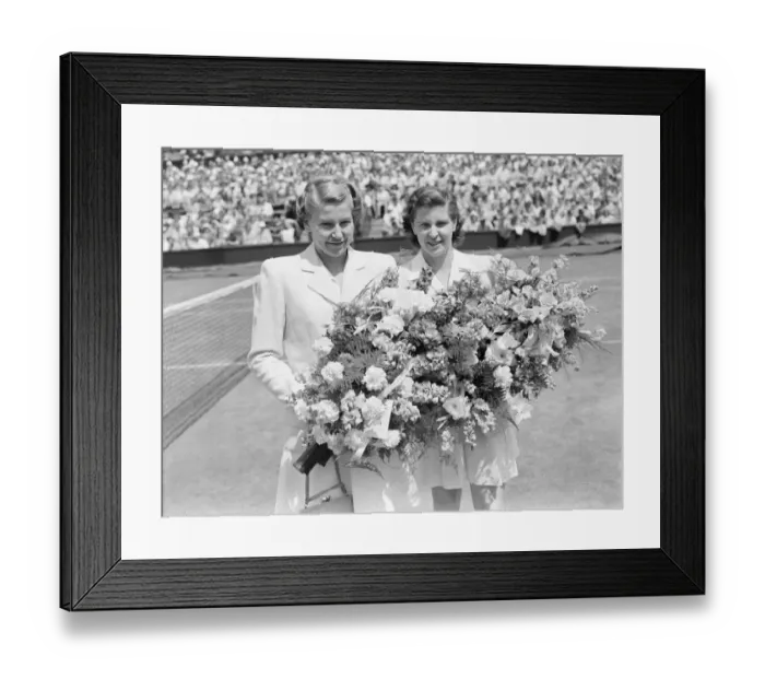 Framed Print : Wimbledon Womens Singles Miss L Brough Vs Miss Du Pont 3  /  7  /  1949