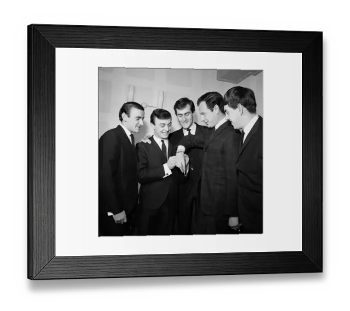 Framed Print : Gerry and the Pacemakers, who, on their way from Hanley in Staffordshire to Ipswich to Framed Print : Gerry and the Pacemakers, who, on their way from Hanley in Staffordshire to Ipswich to