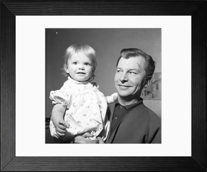 Framed Print : The actor Clive Dunn who was loved by millions for his role as the somewhat befuddled Framed Print : The actor Clive Dunn who was loved by millions for his role as the somewhat befuddled