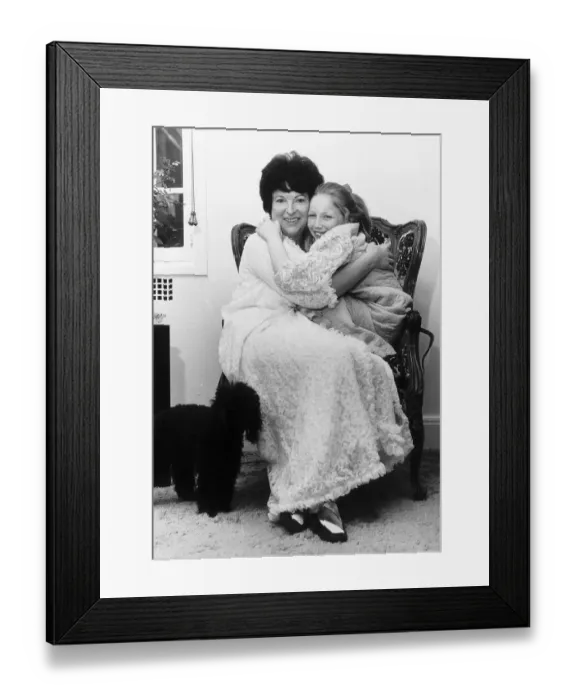 Framed Print : Dorothy Solomon agent with Lena Zavaroni A©Mirrorpix Circa 1975 Framed Print : Dorothy Solomon agent with Lena Zavaroni A©Mirrorpix Circa 1975