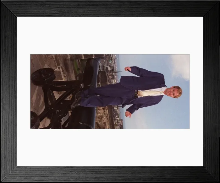 Framed Print : Jason Donovan on Cannon at Edinburgh Castle Framed Print : Jason Donovan on Cannon at Edinburgh Castle