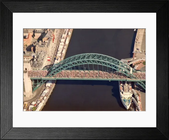 Framed Print : The Great North Run 15 September 1991 - The running masses pour over the Tyne Bridge Framed Print : The Great North Run 15 September 1991 - The running masses pour over the Tyne Bridge
