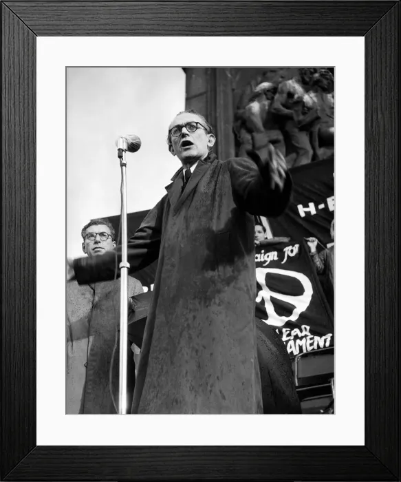 Framed Print : Michael Foot speaking at the Anti H Bomb meeting in Trafalgar Square after the Campaign