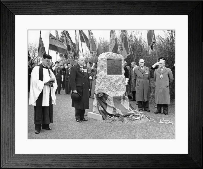 Framed Print : The unveiling of the granite memorial to first world war Coventry Soldier Corporal Arthur