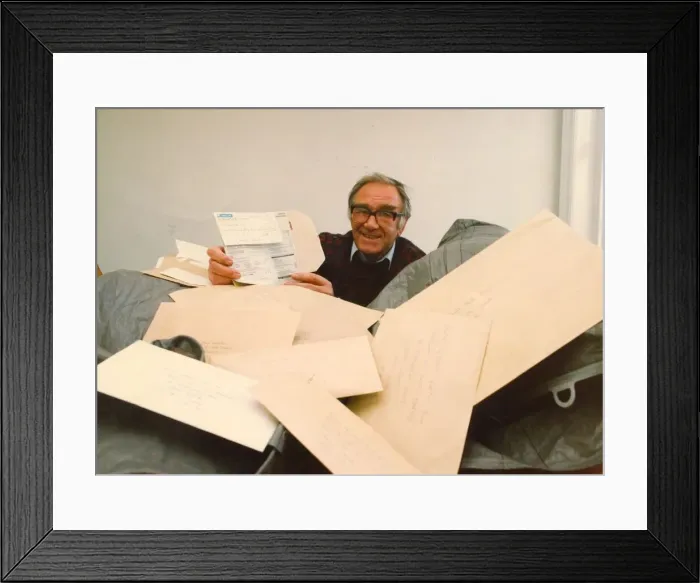 Framed Print : The Great North Run 19 September 1993 - Joe Anderson the GNR administrator with thousands Framed Print : The Great North Run 19 September 1993 - Joe Anderson the GNR administrator with thousands