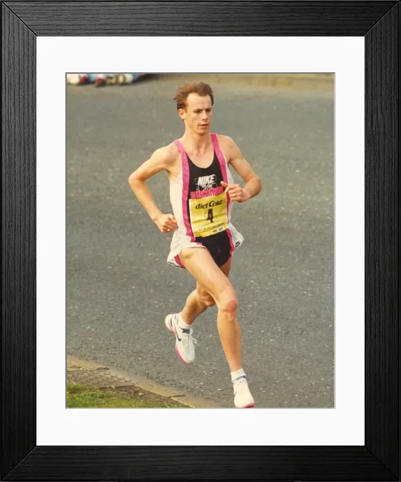Framed Print : Lib - The Great North Run 16 September 1990 - winner Steve Moneghetti leads the race