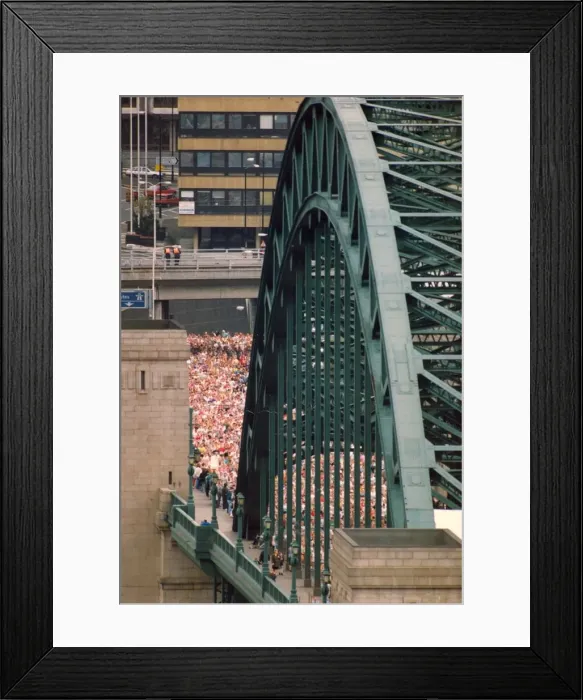 Framed Print : Lib - Great North Run, Sunday 20 September, 1992 - Runners make their way over the Tyne Framed Print : Lib - Great North Run, Sunday 20 September, 1992 - Runners make their way over the Tyne