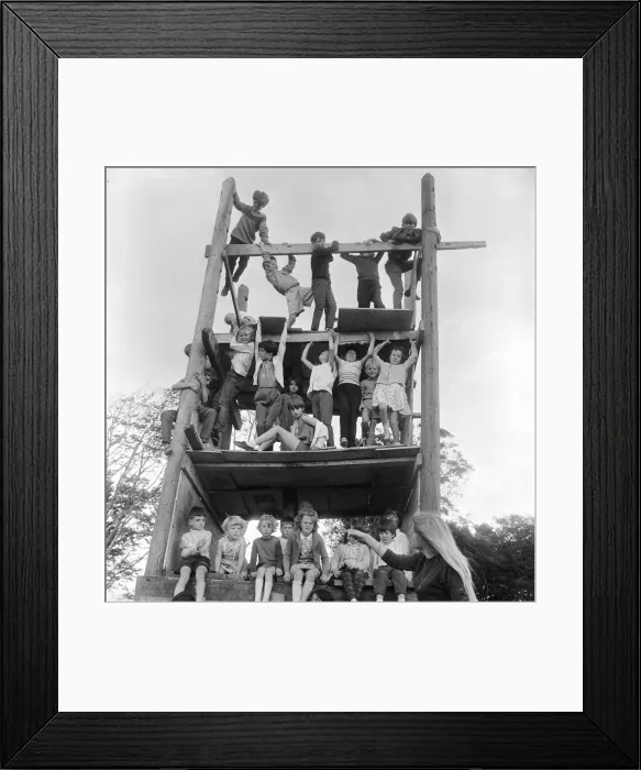 Framed Print : Children playing on climbing frames at the adventure playground in Moulsecomb, Brighton Framed Print : Children playing on climbing frames at the adventure playground in Moulsecomb, Brighton