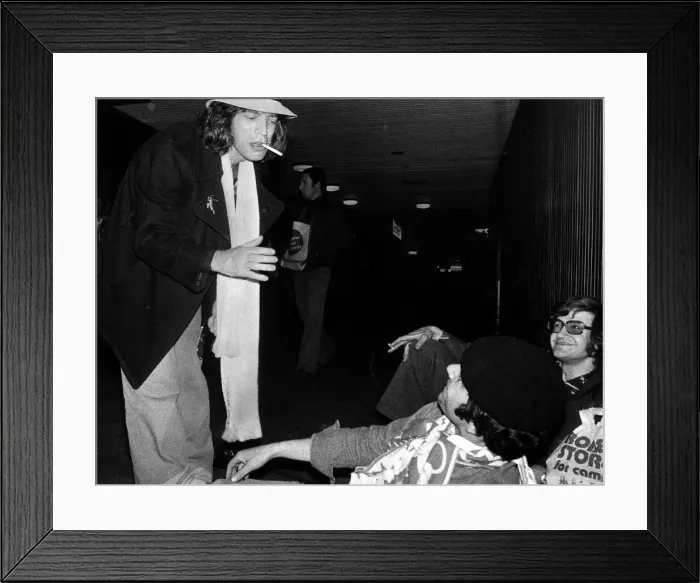 Framed Print : Rolling Stones: Mick Jagger at Glasgow Airport talking to fans. Circa 1972 Framed Print : Rolling Stones: Mick Jagger at Glasgow Airport talking to fans. Circa 1972