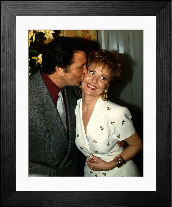 Framed Print : Lulu Singer with Singer Tom Jones Framed Print : Lulu Singer with Singer Tom Jones