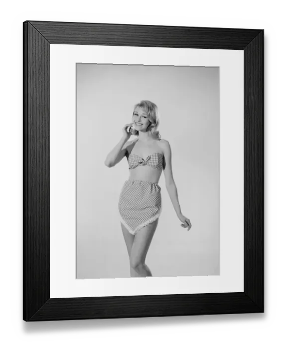 Framed Print : Reveille Model Jo Waring modelling the latest 1960s fashion for the beach. Circa May 1961 Framed Print : Reveille Model Jo Waring modelling the latest 1960s fashion for the beach. Circa May 1961