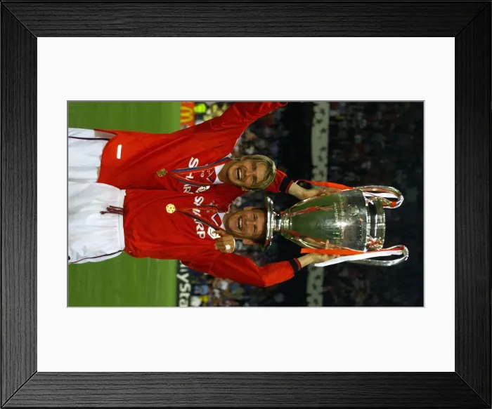 Framed Print : Manchester Uniteds David Beckham May 1999 and goal scorer Teddy Sheringham Framed Print : Manchester Uniteds David Beckham May 1999 and goal scorer Teddy Sheringham