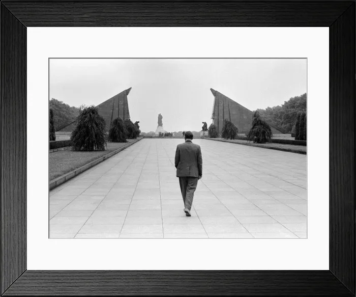 Framed Print : East Berlin scenes 18th August 1961 Framed Print : East Berlin scenes 18th August 1961