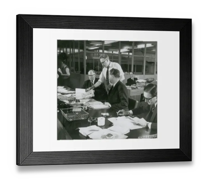 Framed Print : Busy scenes on the Daily Mirror news desk at Holborn, 1961