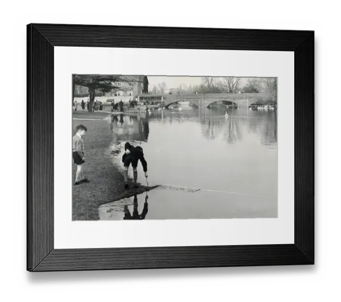 Framed Print : The swollen River Avon at Stratford with the water level with the lawns at the Stratford Framed Print : The swollen River Avon at Stratford with the water level with the lawns at the Stratford