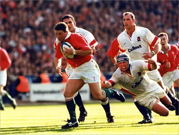 Rugby - Wales v England - Wembley Stadium - Scott Gibbs makes the break to score his