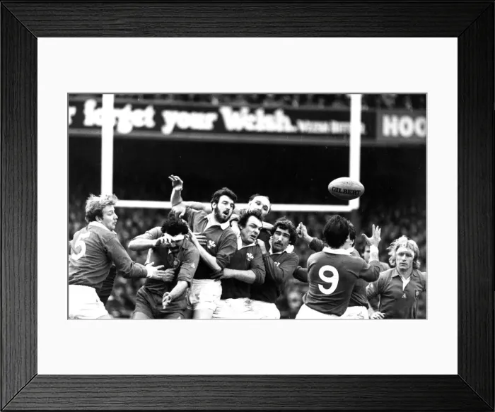 Framed Print : Sport - Rugby - Wales v France - 1982 - Wales win the lineout - Welsh players