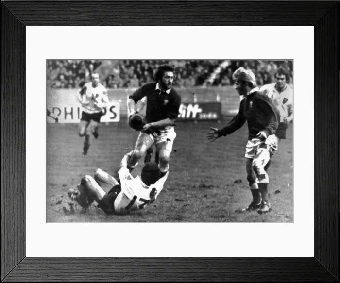 Framed Print : Sport - Rugby - France v Wales - 18th January 1975 - Ray Gravell prepares to pass