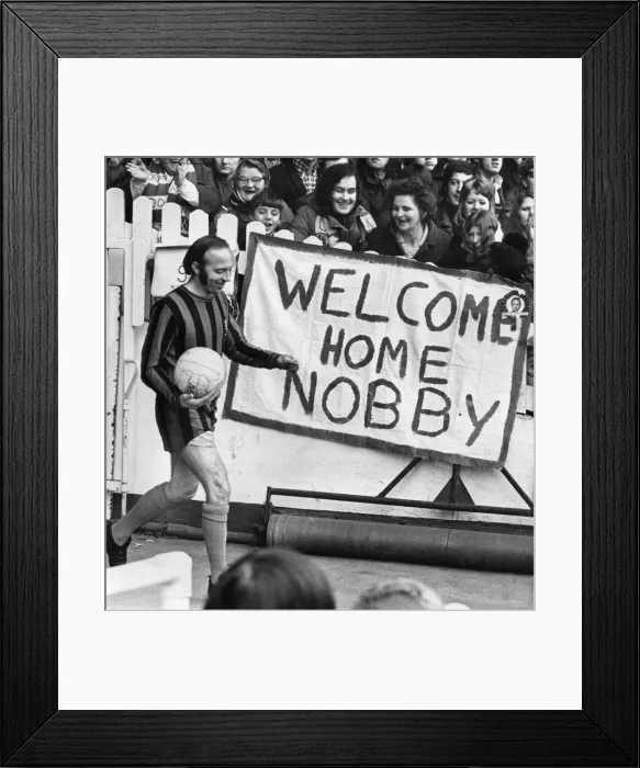 Framed Print : English FA Cup. Manchester United 0-0 Middlesbrough 26-02-1972 Nobby